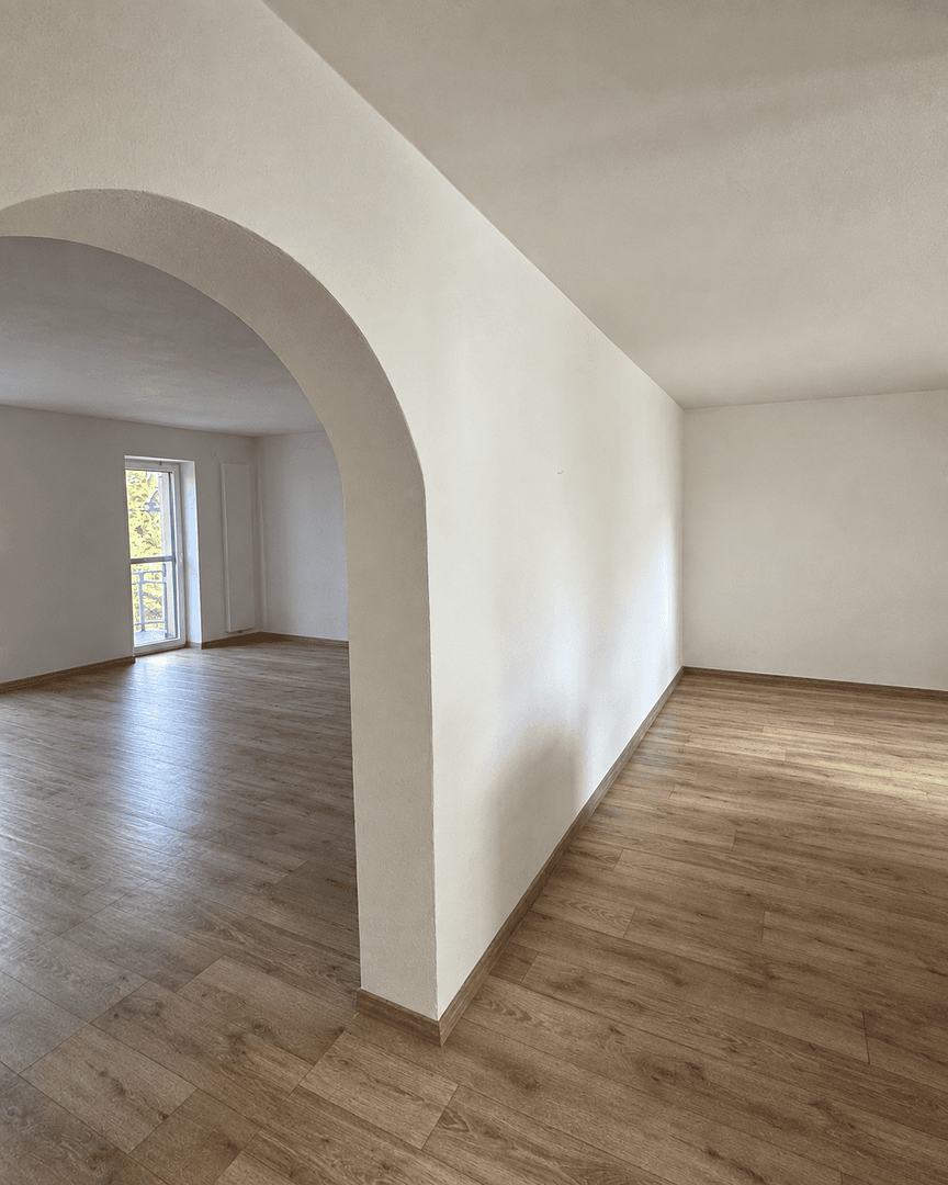 Prenájom bytu 4-izbový 135 m², Rudolfstraße 8, Chemnitz, Sasko Prenájom bytu 4-izbový 135 m², Rudolfstraße 8, Chemnitz, Sasko