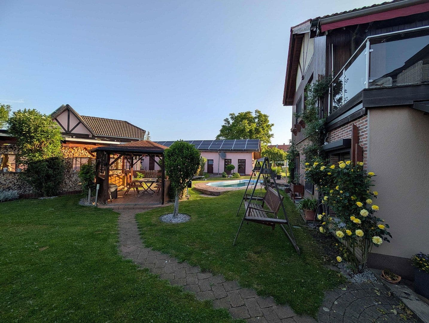 Predaj domu 240 m², pozemok 800 m², Schkopau, Sasko-Anhaltsko Predaj domu 240 m², pozemok 800 m², Schkopau, Sasko-Anhaltsko