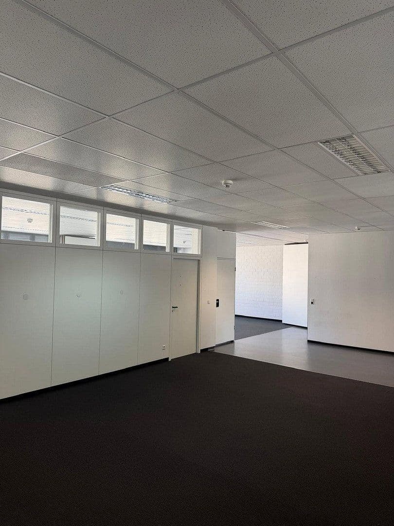 Prenájom kancelárie 270 m², Breitwiesenstraße 13, Stuttgart, Bádensko-Wurttembersko Prenájom kancelárie 270 m², Breitwiesenstraße 13, Stuttgart, Bádensko-Wurttembersko