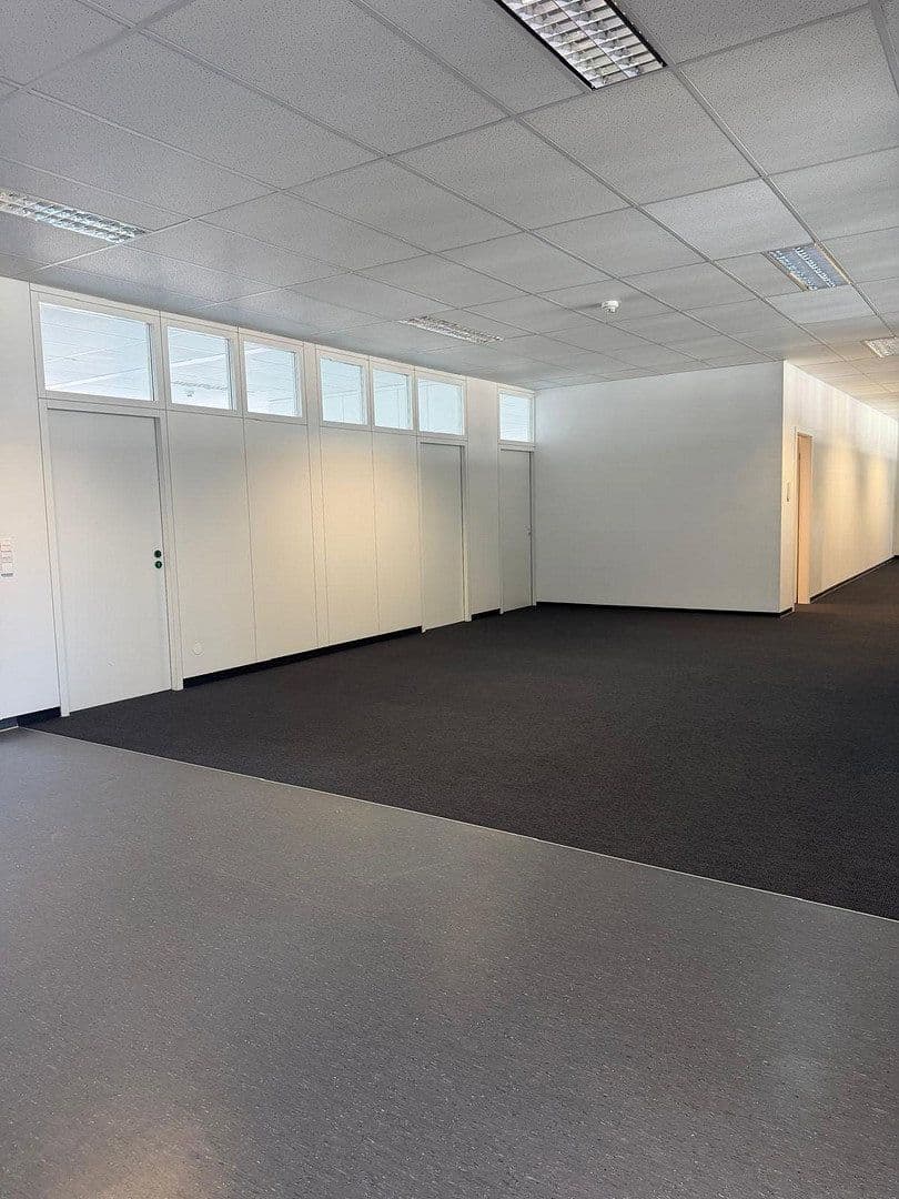 Prenájom kancelárie 270 m², Breitwiesenstraße 13, Stuttgart, Bádensko-Wurttembersko Prenájom kancelárie 270 m², Breitwiesenstraße 13, Stuttgart, Bádensko-Wurttembersko