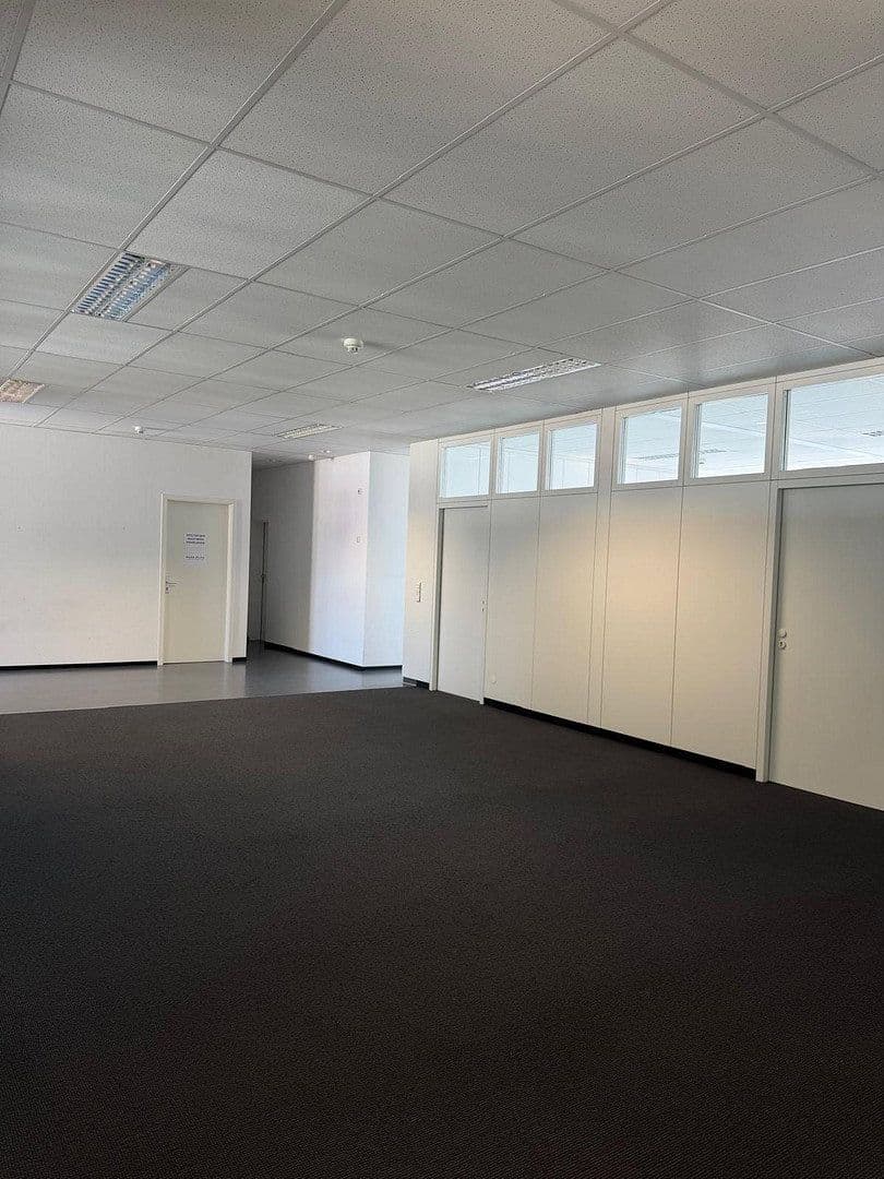 Prenájom kancelárie 270 m², Breitwiesenstraße 13, Stuttgart, Bádensko-Wurttembersko Prenájom kancelárie 270 m², Breitwiesenstraße 13, Stuttgart, Bádensko-Wurttembersko