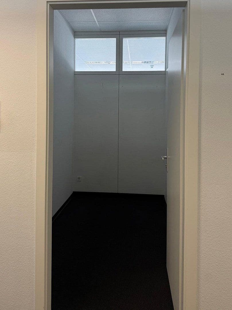 Prenájom kancelárie 270 m², Breitwiesenstraße 13, Stuttgart, Bádensko-Wurttembersko Prenájom kancelárie 270 m², Breitwiesenstraße 13, Stuttgart, Bádensko-Wurttembersko