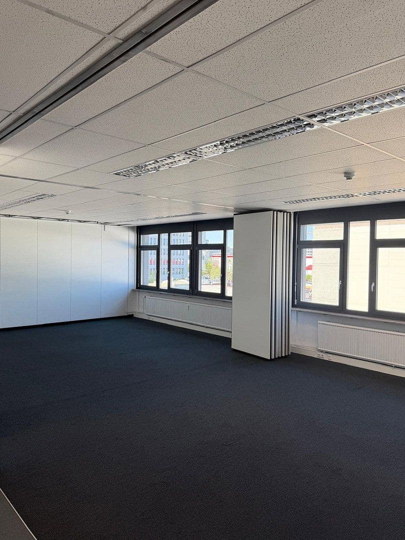 Prenájom kancelárie 270 m², Breitwiesenstraße 13, Stuttgart, Bádensko-Wurttembersko Prenájom kancelárie 270 m², Breitwiesenstraße 13, Stuttgart, Bádensko-Wurttembersko