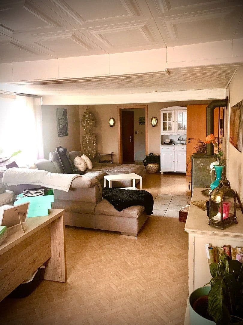 Predaj domu 400 m², pozemok 1.980 m², Vogelsbergstrasse, 48, Ulrichstein, Hesensko Predaj domu 400 m², pozemok 1.980 m², Vogelsbergstrasse, 48, Ulrichstein, Hesensko