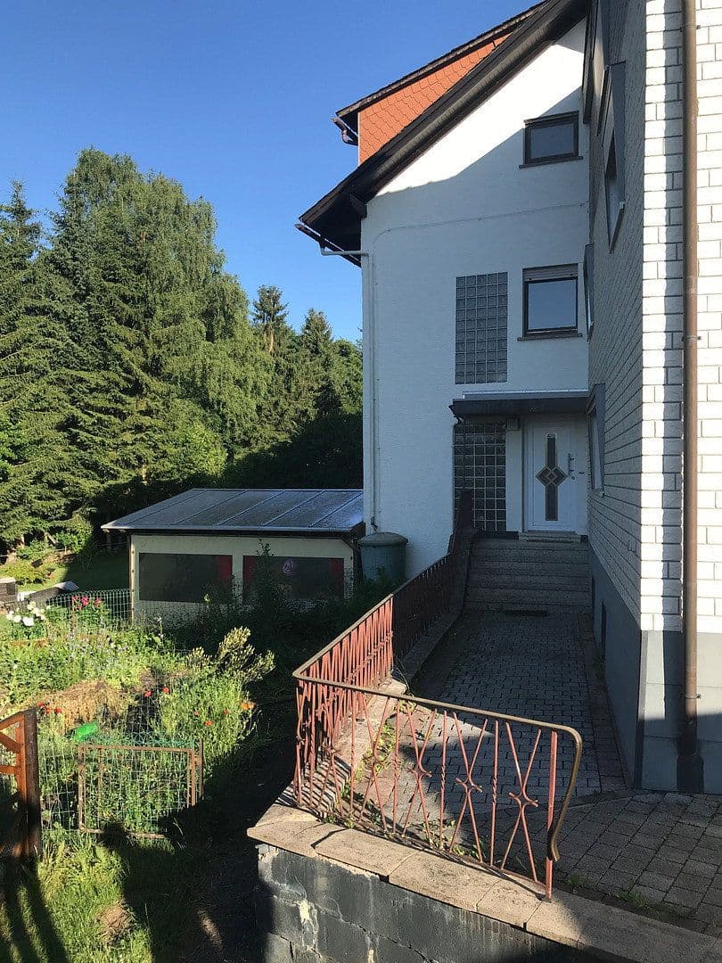 Predaj domu 400 m², pozemok 1.980 m², Vogelsbergstrasse, 48, Ulrichstein, Hesensko Predaj domu 400 m², pozemok 1.980 m², Vogelsbergstrasse, 48, Ulrichstein, Hesensko