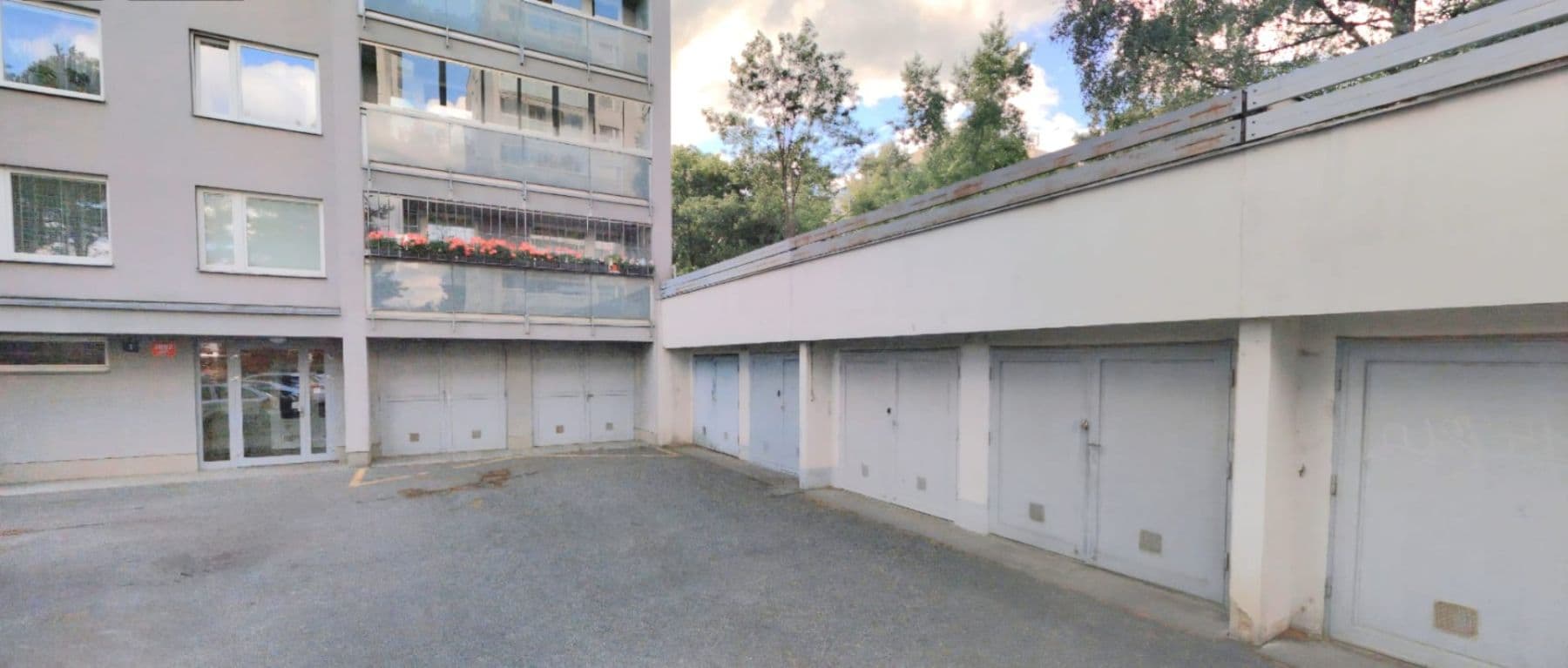 Prenájom garáže 18 m², Pod Lipami, Praha, Praha Prenájom garáže 18 m², Pod Lipami, Praha, Praha