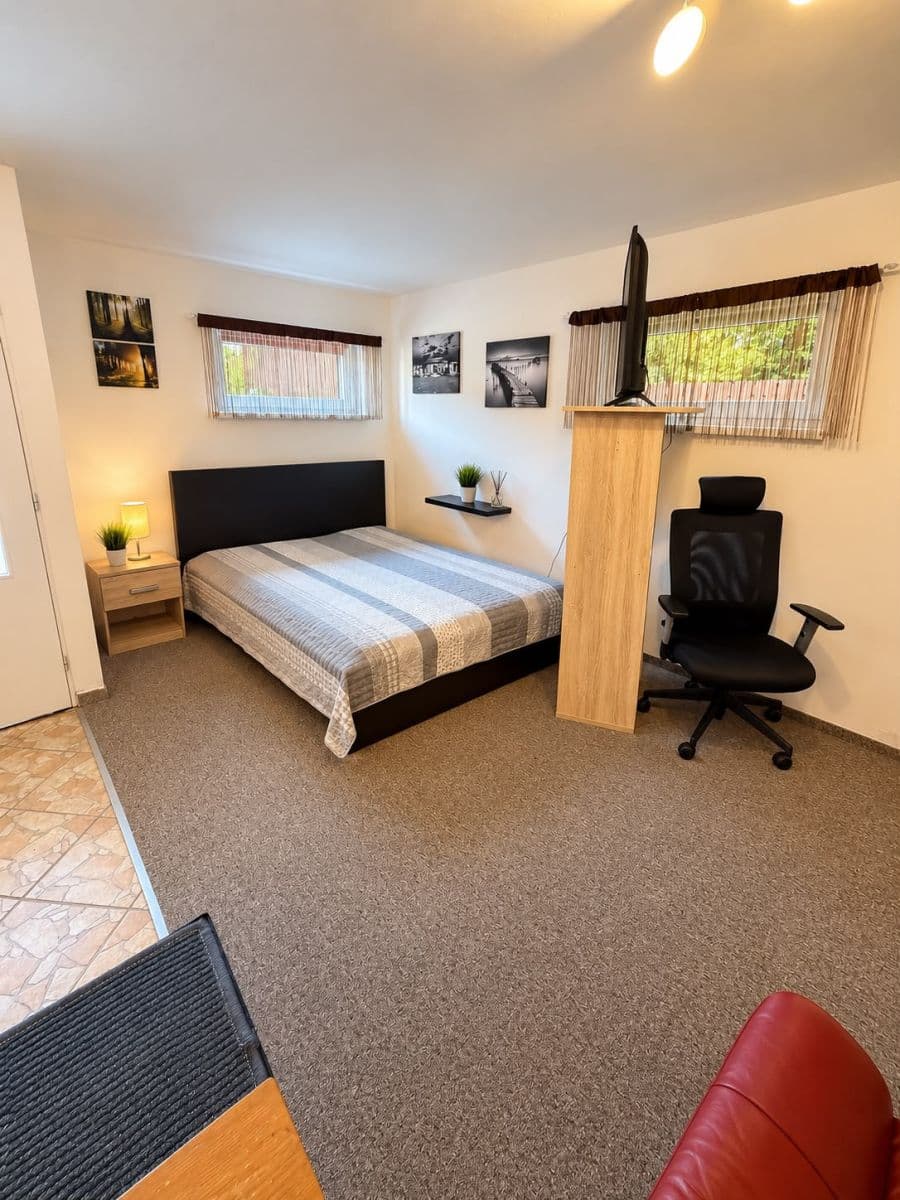 Prenájom bytu 1-izbový 30 m², Za Šmatlíkem, Praha, Praha Prenájom bytu 1-izbový 30 m², Za Šmatlíkem, Praha, Praha