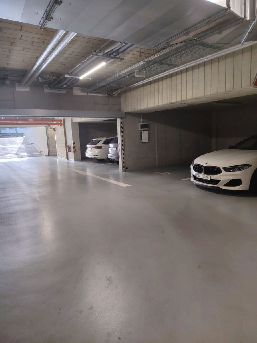 Prenájom garáže 12 m², Ústecká, Praha, Praha Prenájom garáže 12 m², Ústecká, Praha, Praha