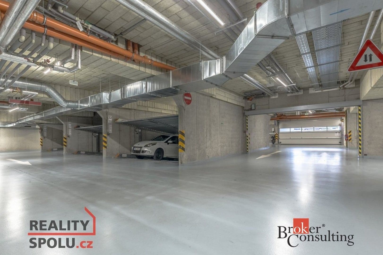 Prenájom garáže 12 m², Ústecká, Praha, Praha Prenájom garáže 12 m², Ústecká, Praha, Praha