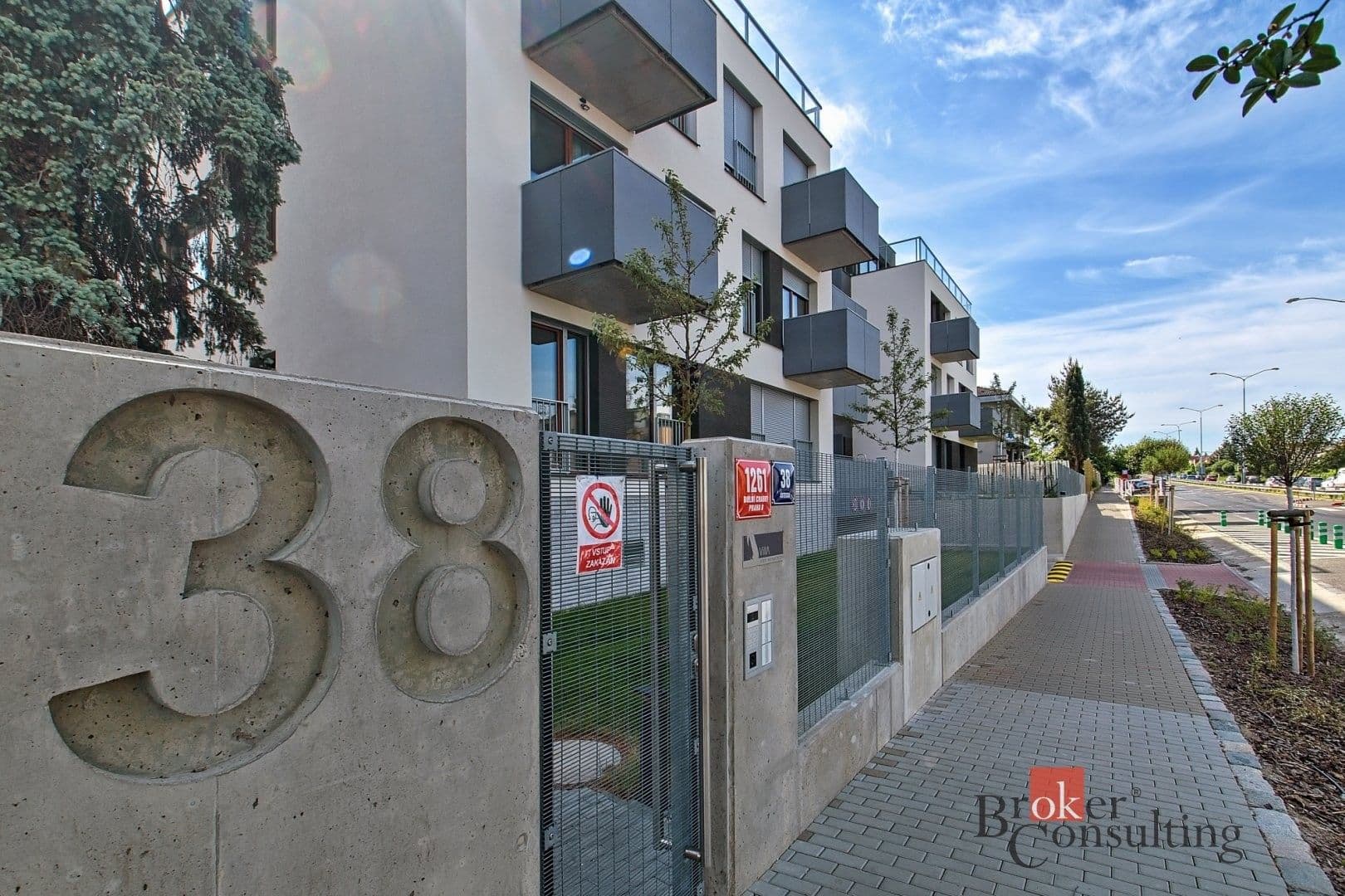 Prenájom garáže 12 m², Ústecká, Praha, Praha Prenájom garáže 12 m², Ústecká, Praha, Praha