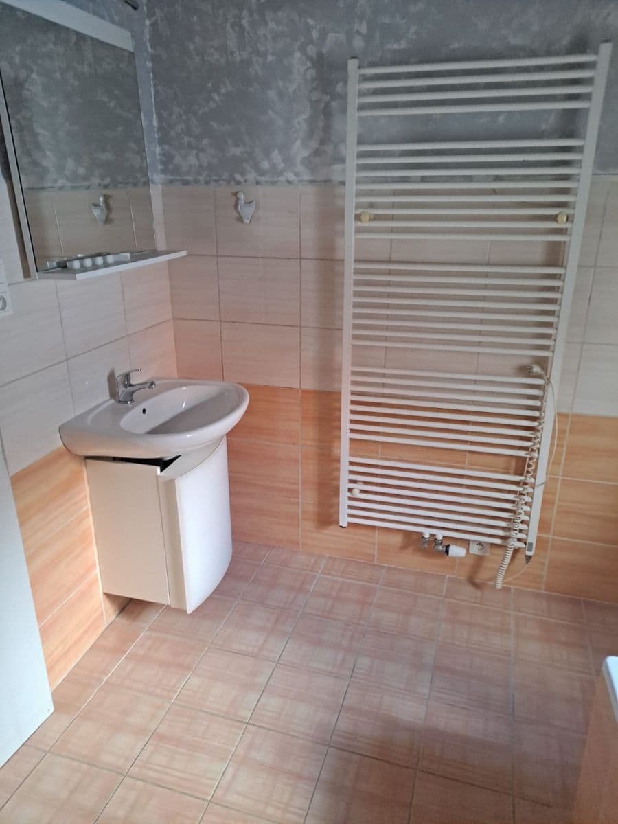 Prenájom bytu 2-izbový 60 m², Husova, Třeboň, Jihočeský kraj Prenájom bytu 2-izbový 60 m², Husova, Třeboň, Jihočeský kraj