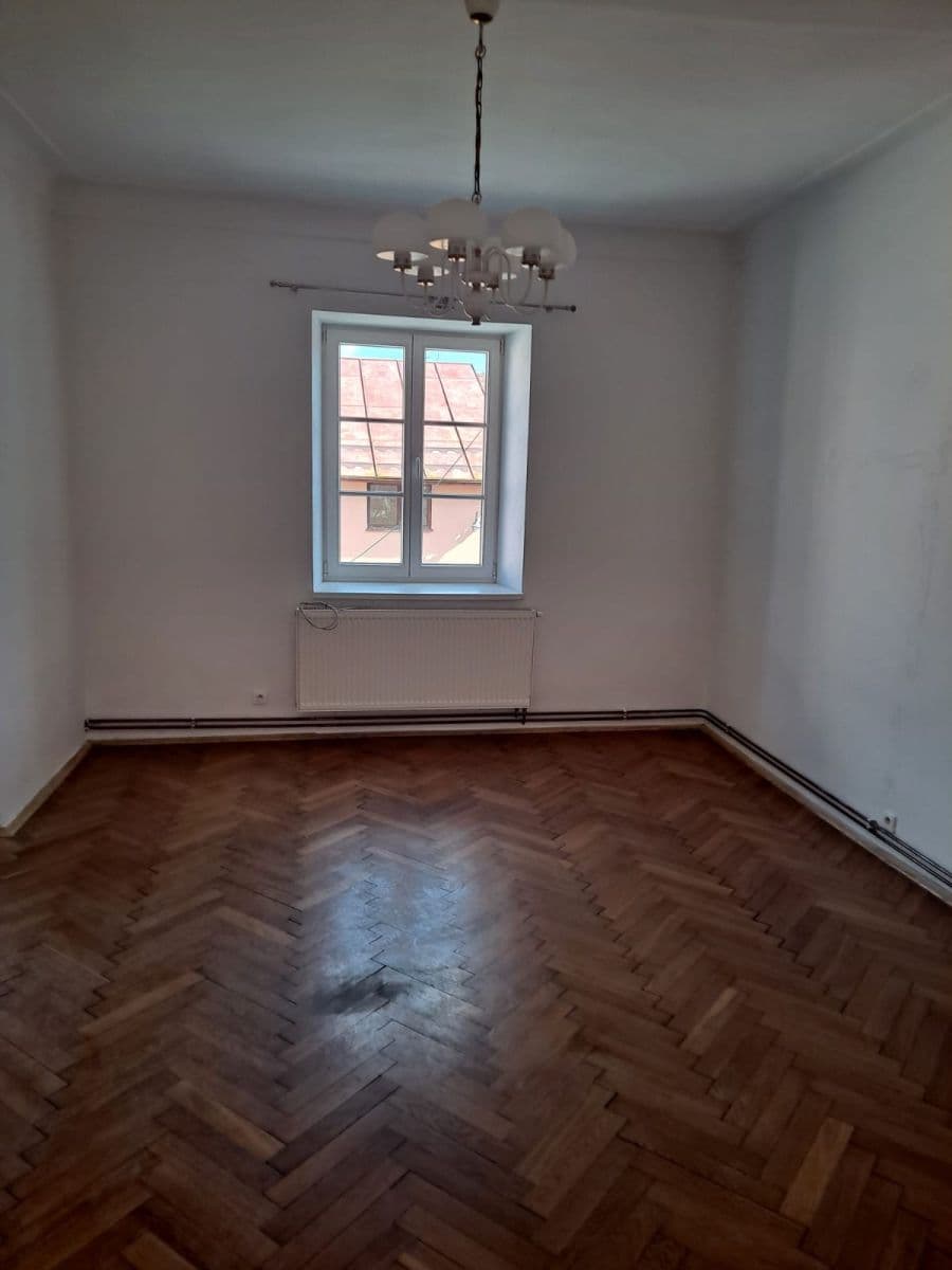 Prenájom bytu 2-izbový 60 m², Husova, Třeboň, Jihočeský kraj Prenájom bytu 2-izbový 60 m², Husova, Třeboň, Jihočeský kraj