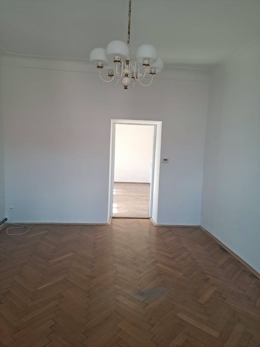 Prenájom bytu 2-izbový 60 m², Husova, Třeboň, Jihočeský kraj Prenájom bytu 2-izbový 60 m², Husova, Třeboň, Jihočeský kraj