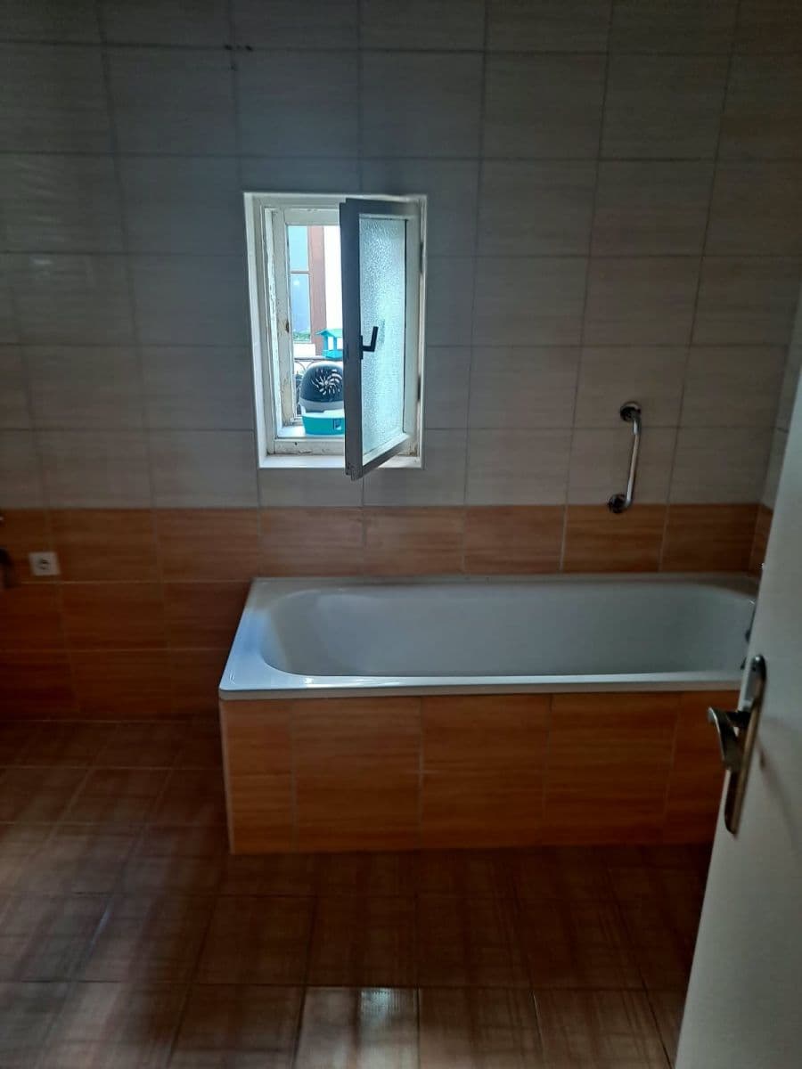 Prenájom bytu 2-izbový 60 m², Husova, Třeboň, Jihočeský kraj Prenájom bytu 2-izbový 60 m², Husova, Třeboň, Jihočeský kraj