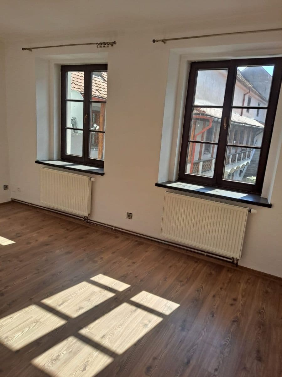 Prenájom bytu 2-izbový 60 m², Husova, Třeboň, Jihočeský kraj Prenájom bytu 2-izbový 60 m², Husova, Třeboň, Jihočeský kraj