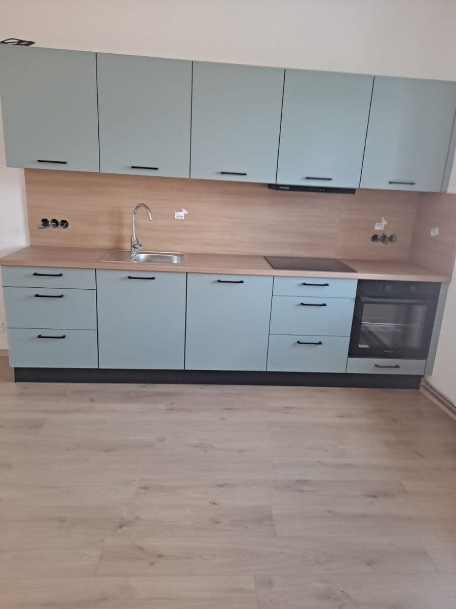 Prenájom bytu 2-izbový 60 m², Husova, Třeboň, Jihočeský kraj Prenájom bytu 2-izbový 60 m², Husova, Třeboň, Jihočeský kraj
