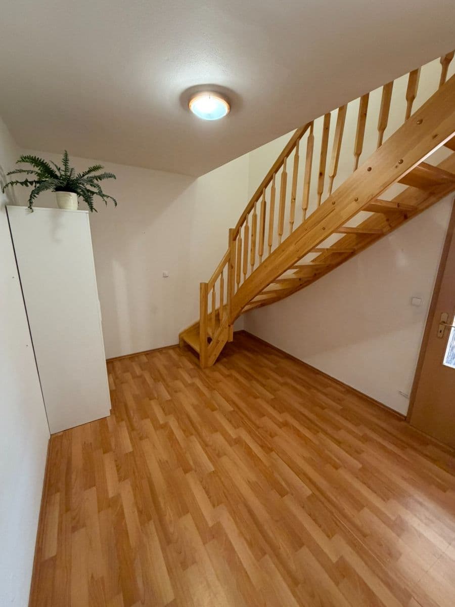 Prenájom bytu 4-izbový 100 m², Chlumova, Jihlava, Kraj Vysočina Prenájom bytu 4-izbový 100 m², Chlumova, Jihlava, Kraj Vysočina