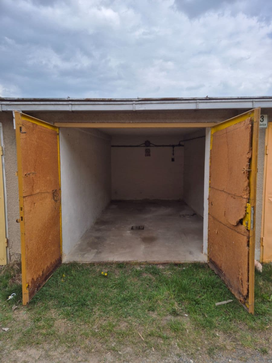 Prenájom garáže 18 m², Kotěrova, Brno, Jihomoravský kraj Prenájom garáže 18 m², Kotěrova, Brno, Jihomoravský kraj