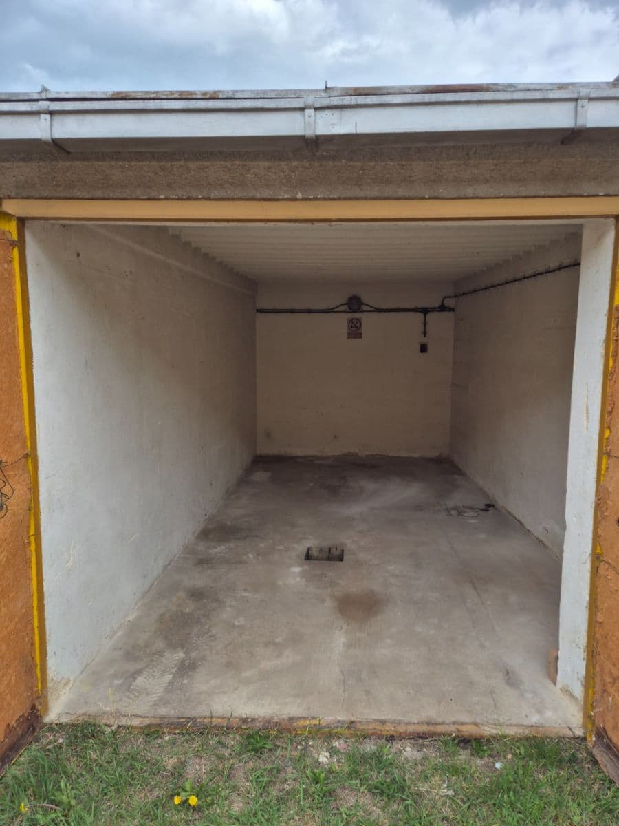 Prenájom garáže 18 m², Kotěrova, Brno, Jihomoravský kraj Prenájom garáže 18 m², Kotěrova, Brno, Jihomoravský kraj