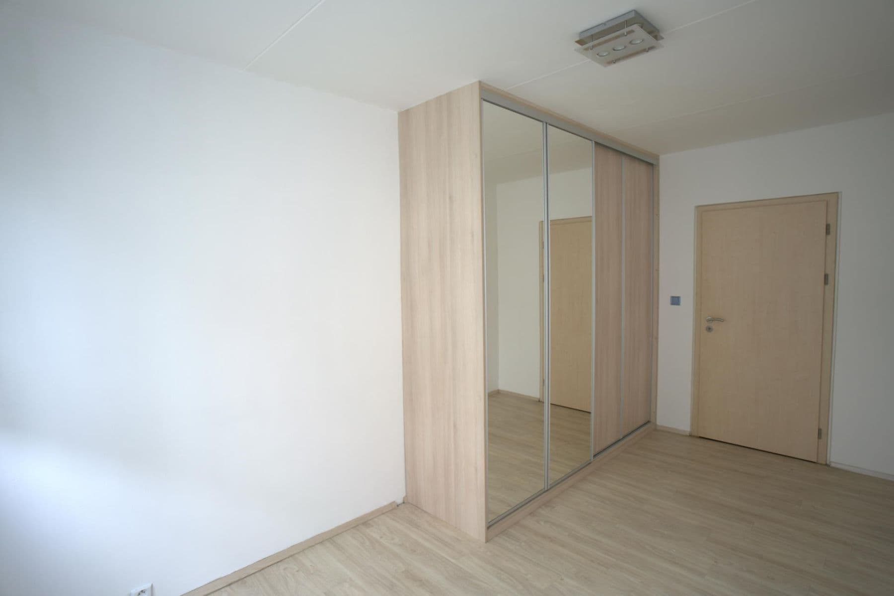 Prenájom bytu 3-izbový 80 m², Zrzavého, Praha, Praha Prenájom bytu 3-izbový 80 m², Zrzavého, Praha, Praha