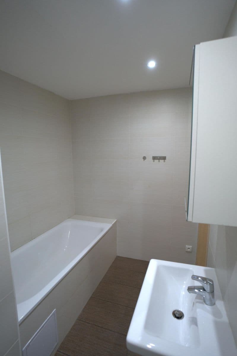 Prenájom bytu 3-izbový 80 m², Zrzavého, Praha, Praha Prenájom bytu 3-izbový 80 m², Zrzavého, Praha, Praha