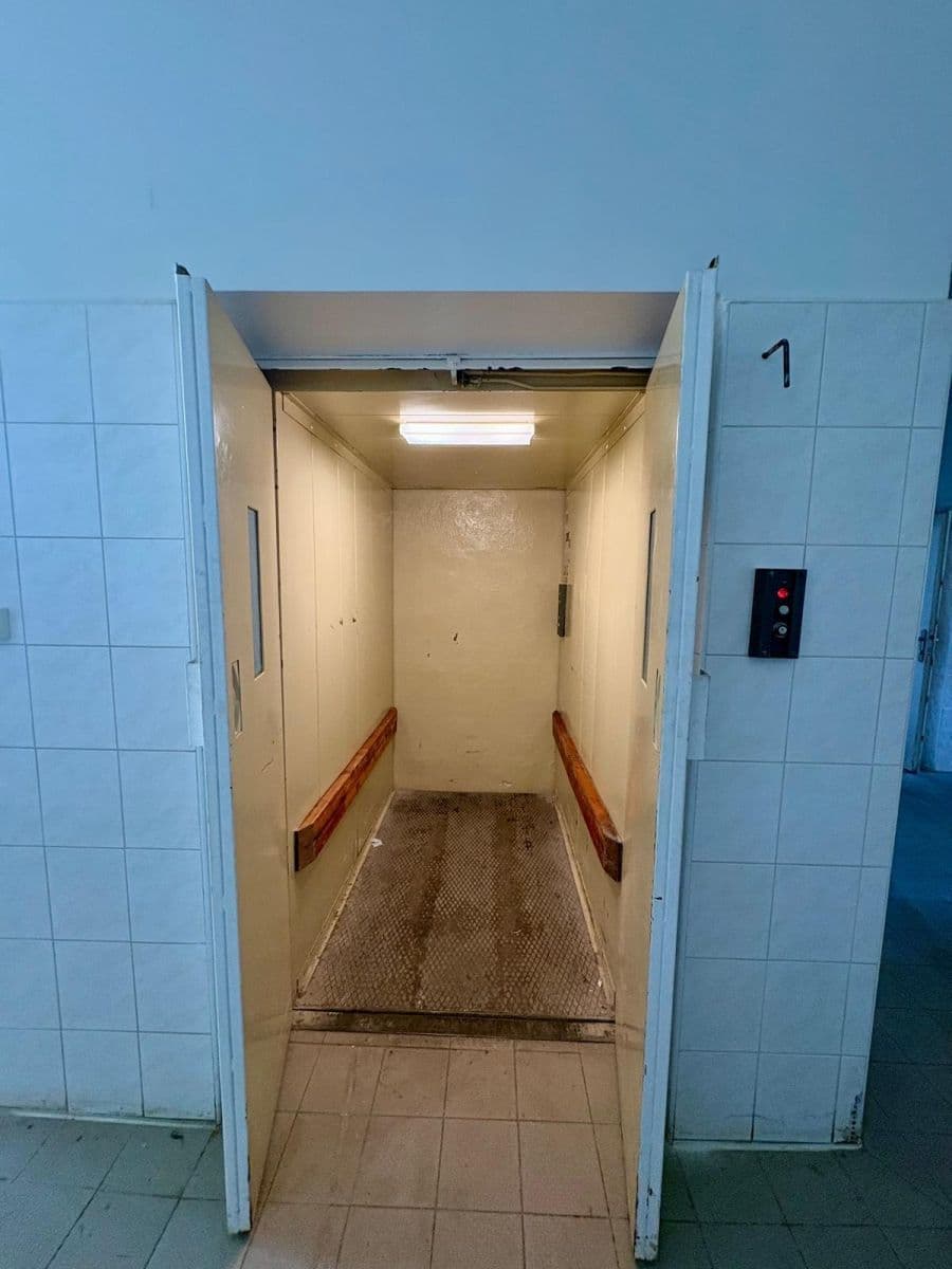 Predaj nebytového priestoru 1.056 m², Na Aleji, Frýdek-Místek, Moravskoslezský kraj Predaj nebytového priestoru 1.056 m², Na Aleji, Frýdek-Místek, Moravskoslezský kraj
