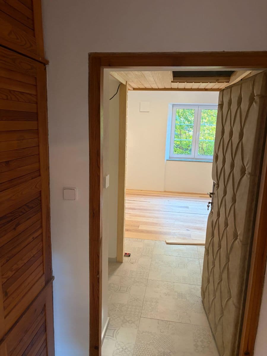 Prenájom bytu 3-izbový 75 m², Krhanice, Středočeský kraj Prenájom bytu 3-izbový 75 m², Krhanice, Středočeský kraj