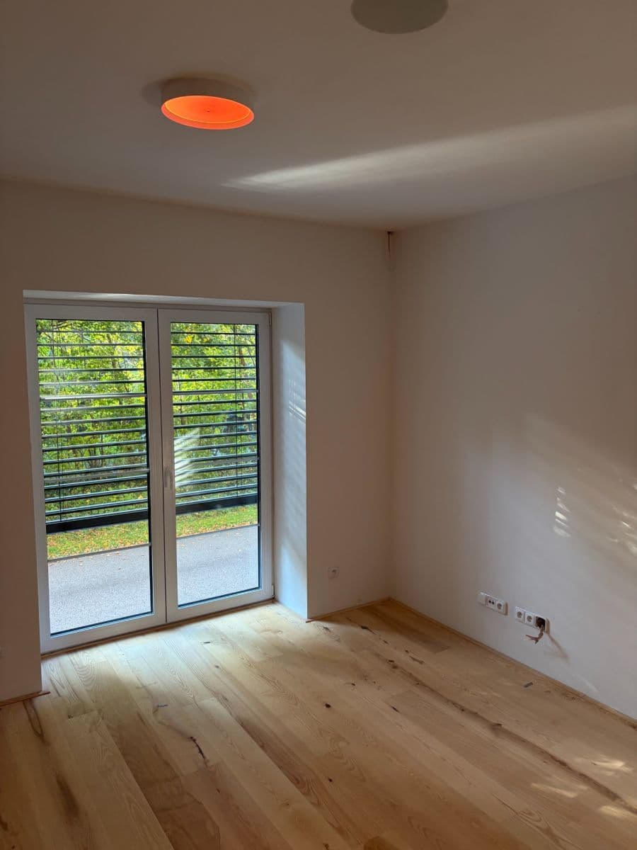 Prenájom bytu 3-izbový 75 m², Krhanice, Středočeský kraj Prenájom bytu 3-izbový 75 m², Krhanice, Středočeský kraj