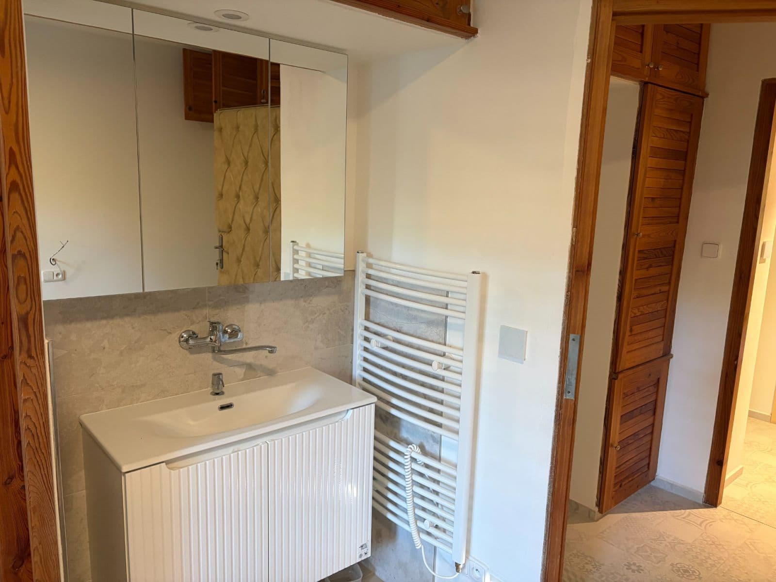 Prenájom bytu 3-izbový 75 m², Krhanice, Středočeský kraj Prenájom bytu 3-izbový 75 m², Krhanice, Středočeský kraj