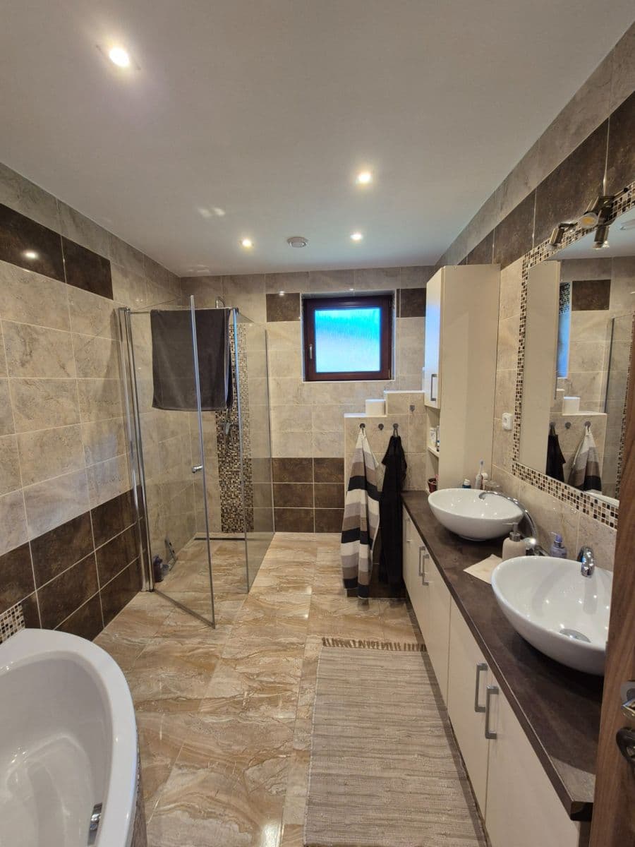 Predaj bytu 5-izbový 185 m², Frýdek-Místek, Moravskoslezský kraj Predaj bytu 5-izbový 185 m², Frýdek-Místek, Moravskoslezský kraj