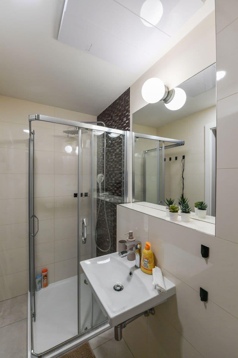 Prenájom bytu 61 m², Žitná, Praha, Praha Prenájom bytu 61 m², Žitná, Praha, Praha