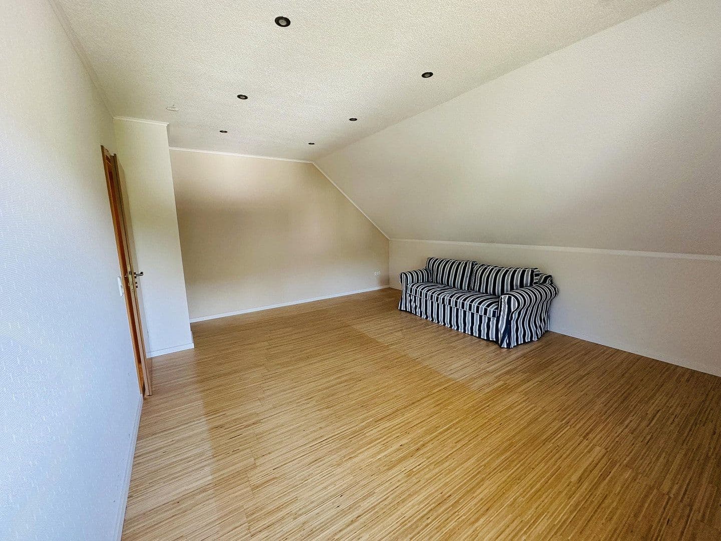 Predaj domu 243 m², pozemok 904 m², Merzig, Sársko Predaj domu 243 m², pozemok 904 m², Merzig, Sársko