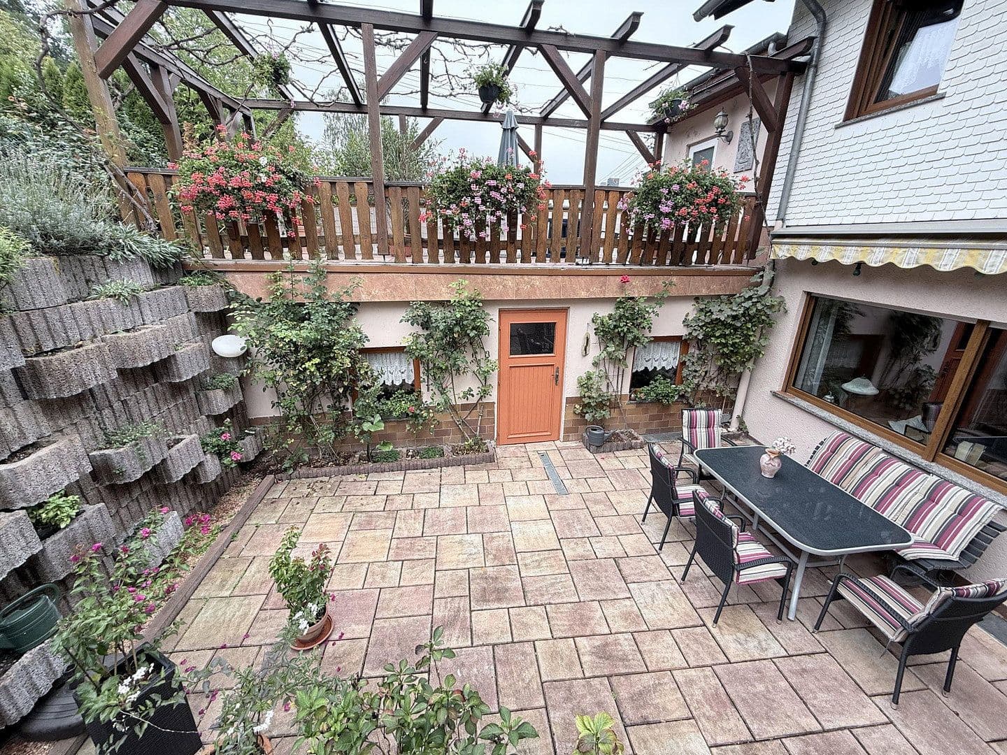 Predaj domu 119 m², pozemok 540 m², Weißenthurm, Porýnie-Falcko Predaj domu 119 m², pozemok 540 m², Weißenthurm, Porýnie-Falcko