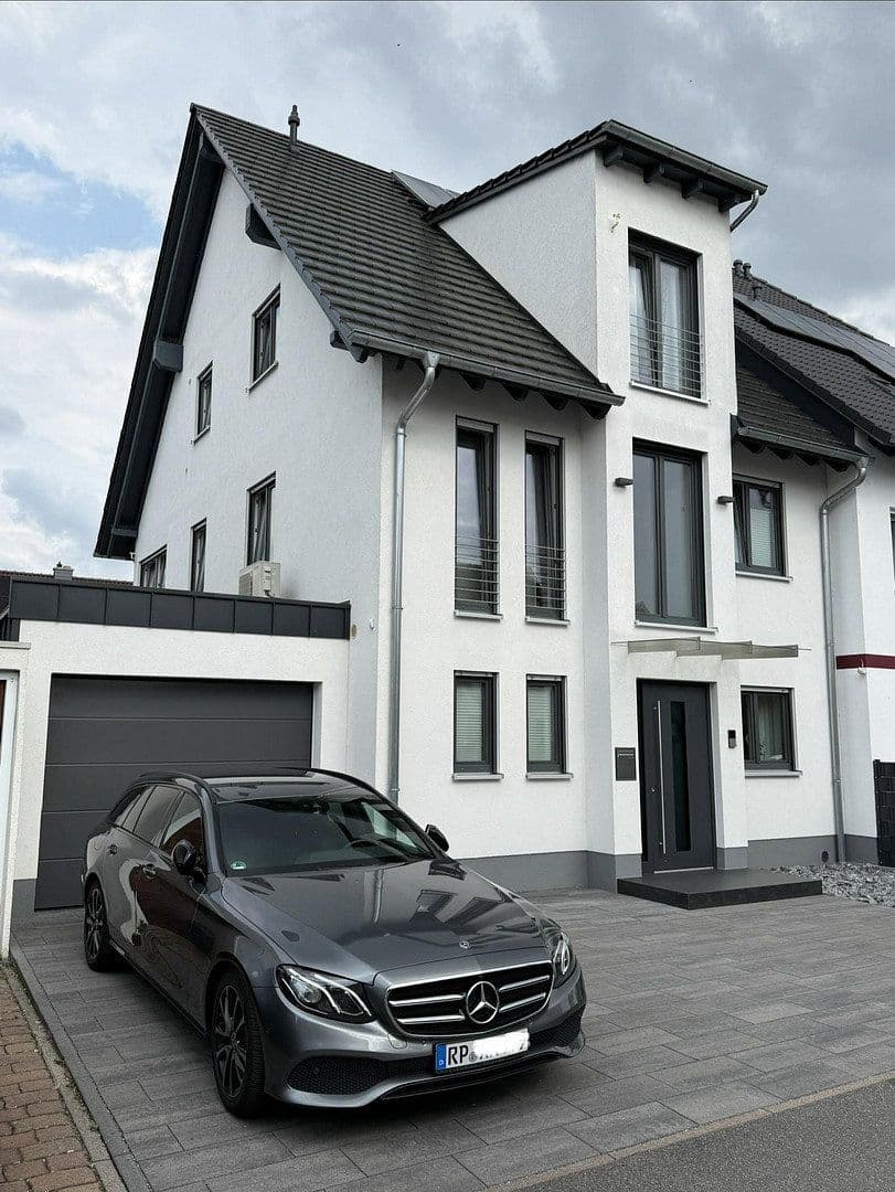 Predaj domu 192 m², pozemok 323 m², Schifferstadt, Porýnie-Falcko Predaj domu 192 m², pozemok 323 m², Schifferstadt, Porýnie-Falcko