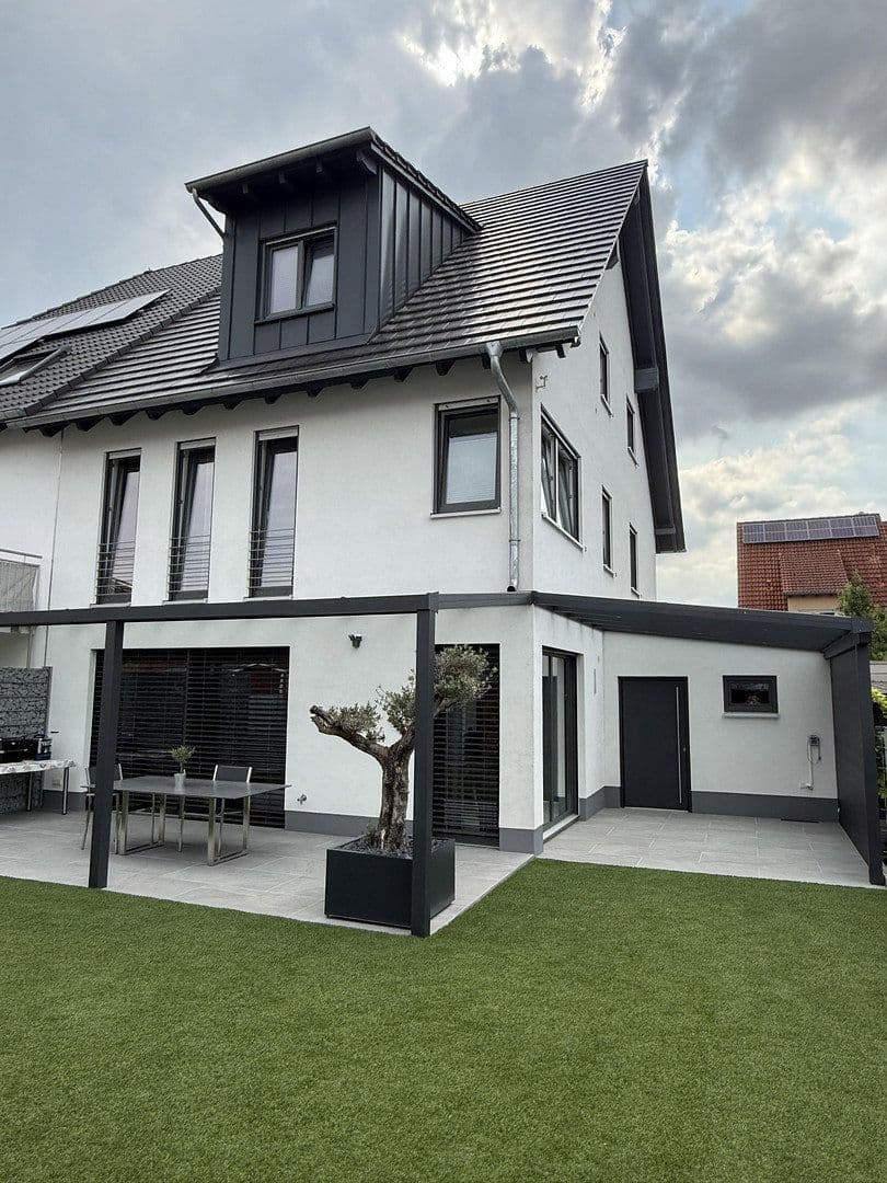 Predaj domu 192 m², pozemok 323 m², Schifferstadt, Porýnie-Falcko Predaj domu 192 m², pozemok 323 m², Schifferstadt, Porýnie-Falcko