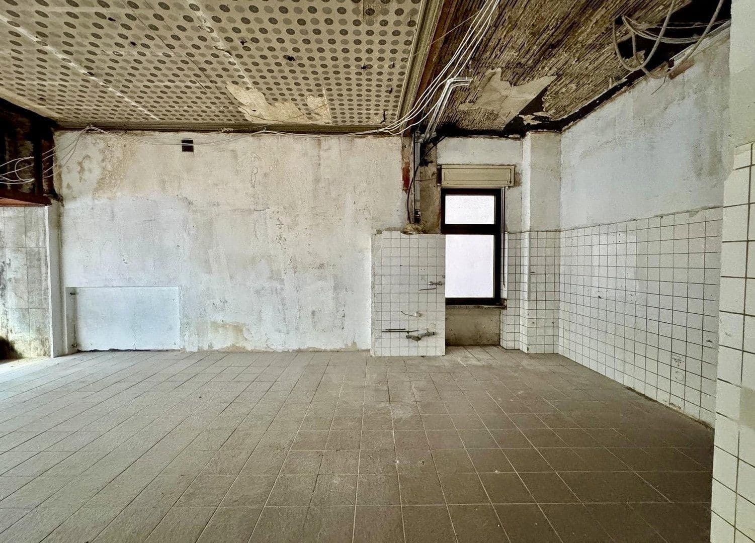 Prenájom nebytového priestoru 130 m², Bochumer Straße 36, Essen, Severné Porýnie - Westfálsko Prenájom nebytového priestoru 130 m², Bochumer Straße 36, Essen, Severné Porýnie - Westfálsko
