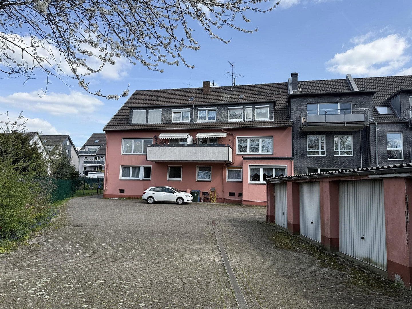 Predaj domu 499 m², pozemok 1.053 m², Jägerstr. 23, Oberhausen, Severné Porýnie - Westfálsko Predaj domu 499 m², pozemok 1.053 m², Jägerstr. 23, Oberhausen, Severné Porýnie - Westfálsko