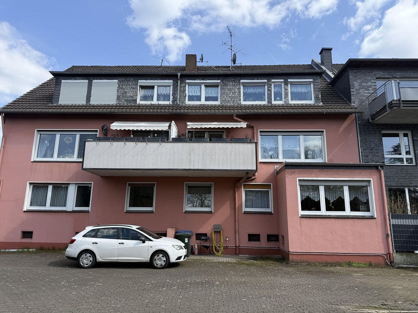 Predaj domu 499 m², pozemok 1.053 m², Jägerstr. 23, Oberhausen, Severné Porýnie - Westfálsko Predaj domu 499 m², pozemok 1.053 m², Jägerstr. 23, Oberhausen, Severné Porýnie - Westfálsko