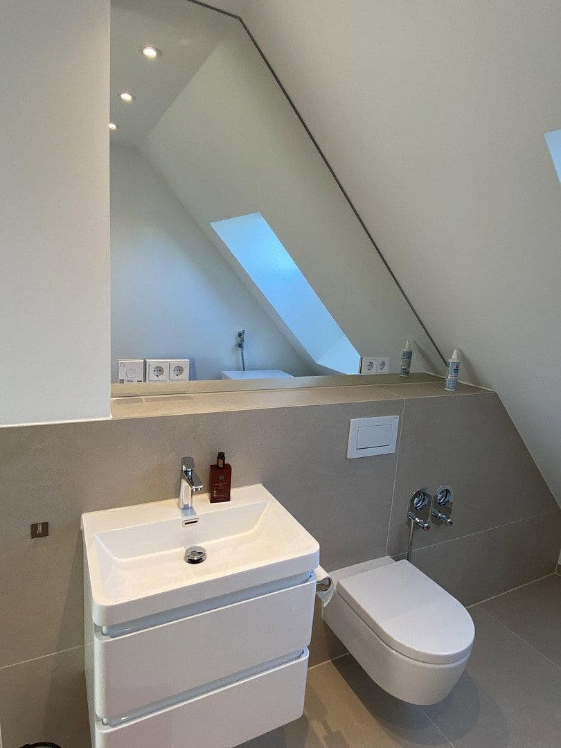 Prenájom bytu 2-izbový 55 m², Bernhardstraße 147, Köln, Severné Porýnie - Westfálsko Prenájom bytu 2-izbový 55 m², Bernhardstraße 147, Köln, Severné Porýnie - Westfálsko