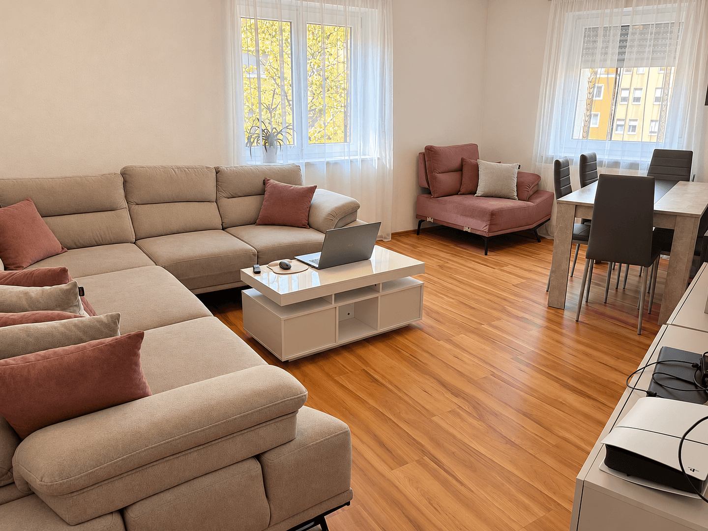 Prenájom bytu 3-izbový 84 m², Markgrafenstr, Nürnberg, Bavorsko Prenájom bytu 3-izbový 84 m², Markgrafenstr, Nürnberg, Bavorsko