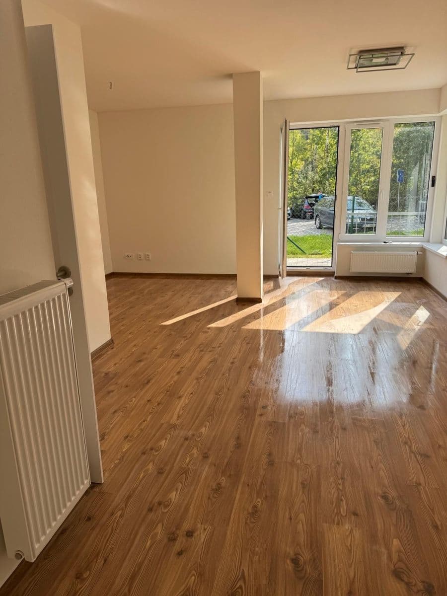 Prenájom bytu 2-izbový 56 m², K Pomezí, Cheb, Karlovarský kraj Prenájom bytu 2-izbový 56 m², K Pomezí, Cheb, Karlovarský kraj