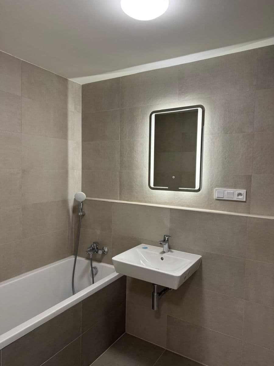 Prenájom bytu 2-izbový 56 m², K Pomezí, Cheb, Karlovarský kraj Prenájom bytu 2-izbový 56 m², K Pomezí, Cheb, Karlovarský kraj