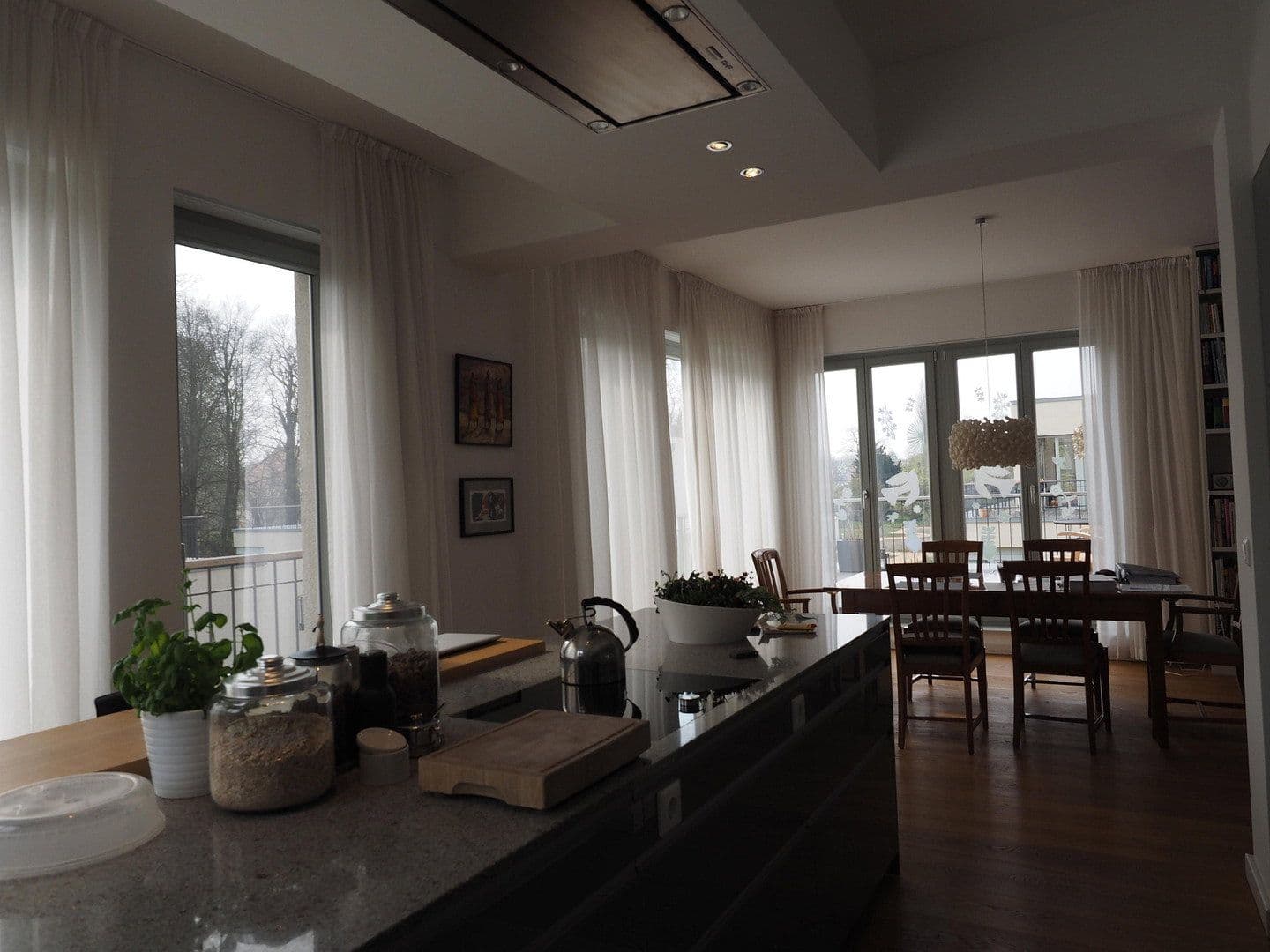 Prenájom bytu 4-izbový 172 m², Am Orangeriepark, Berlin, Berlín Prenájom bytu 4-izbový 172 m², Am Orangeriepark, Berlin, Berlín