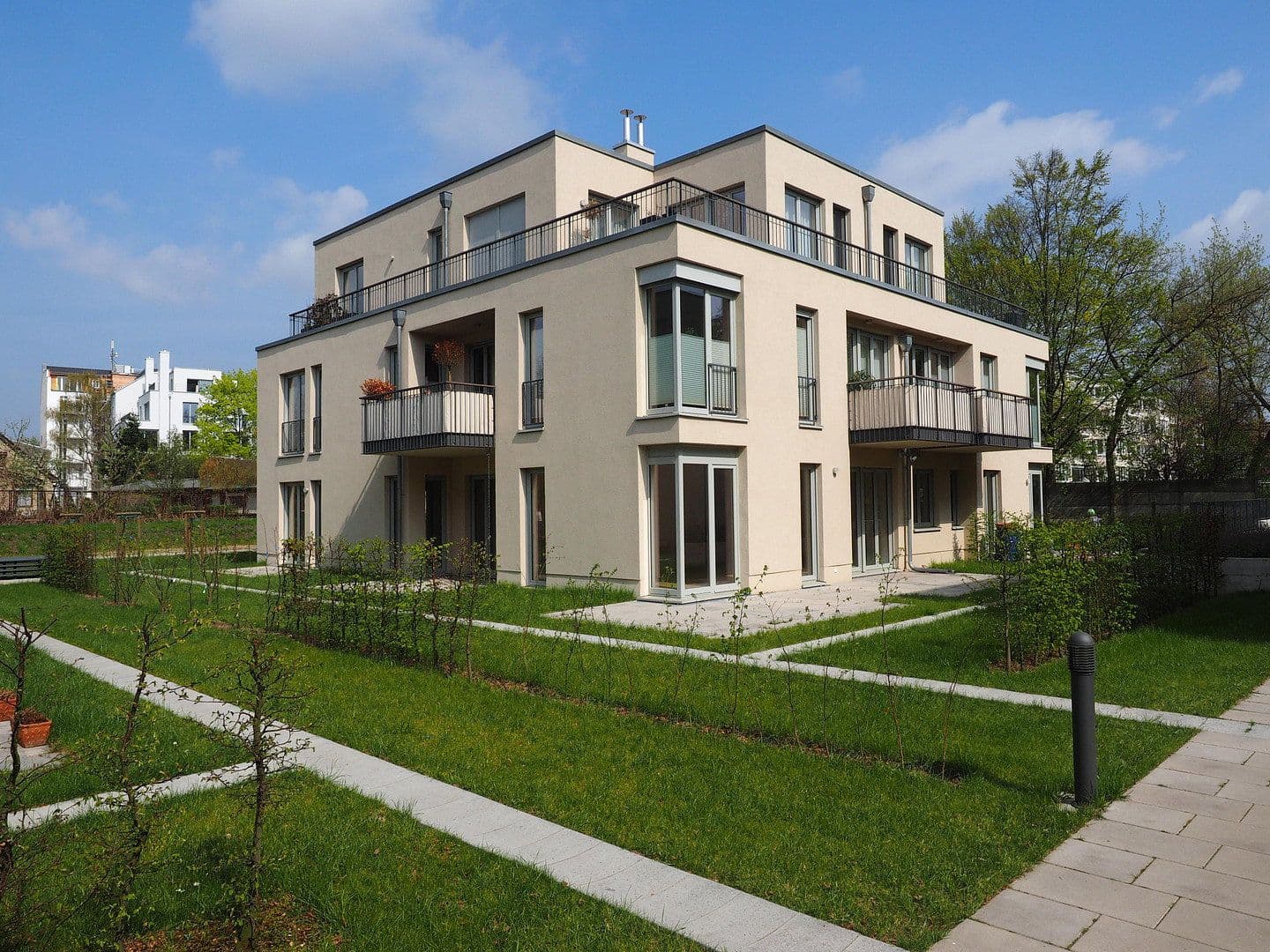 Prenájom bytu 4-izbový 172 m², Am Orangeriepark, Berlin, Berlín Prenájom bytu 4-izbový 172 m², Am Orangeriepark, Berlin, Berlín