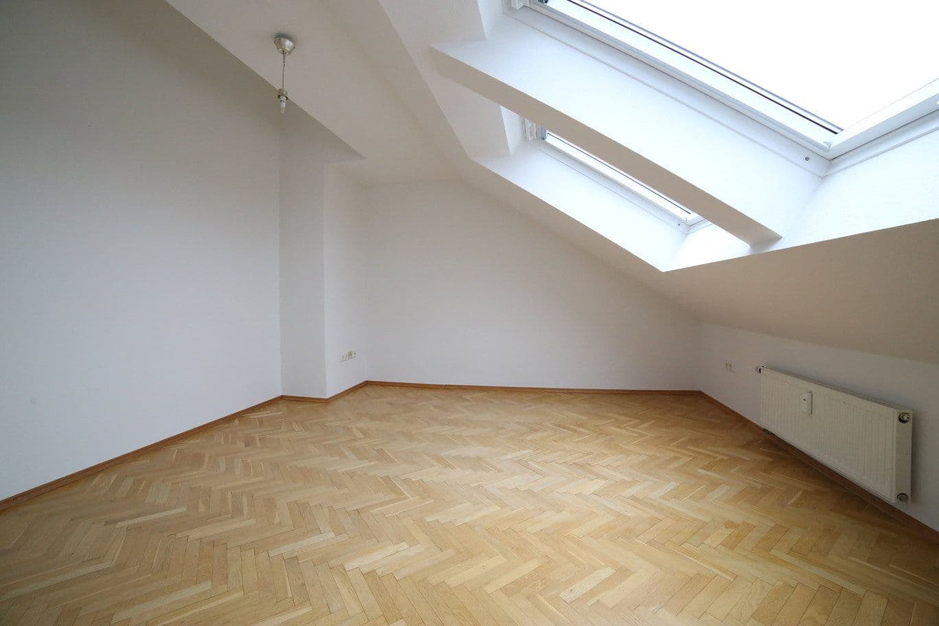 Prenájom bytu 2-izbový 80 m², Frankfurt, Hesensko Prenájom bytu 2-izbový 80 m², Frankfurt, Hesensko