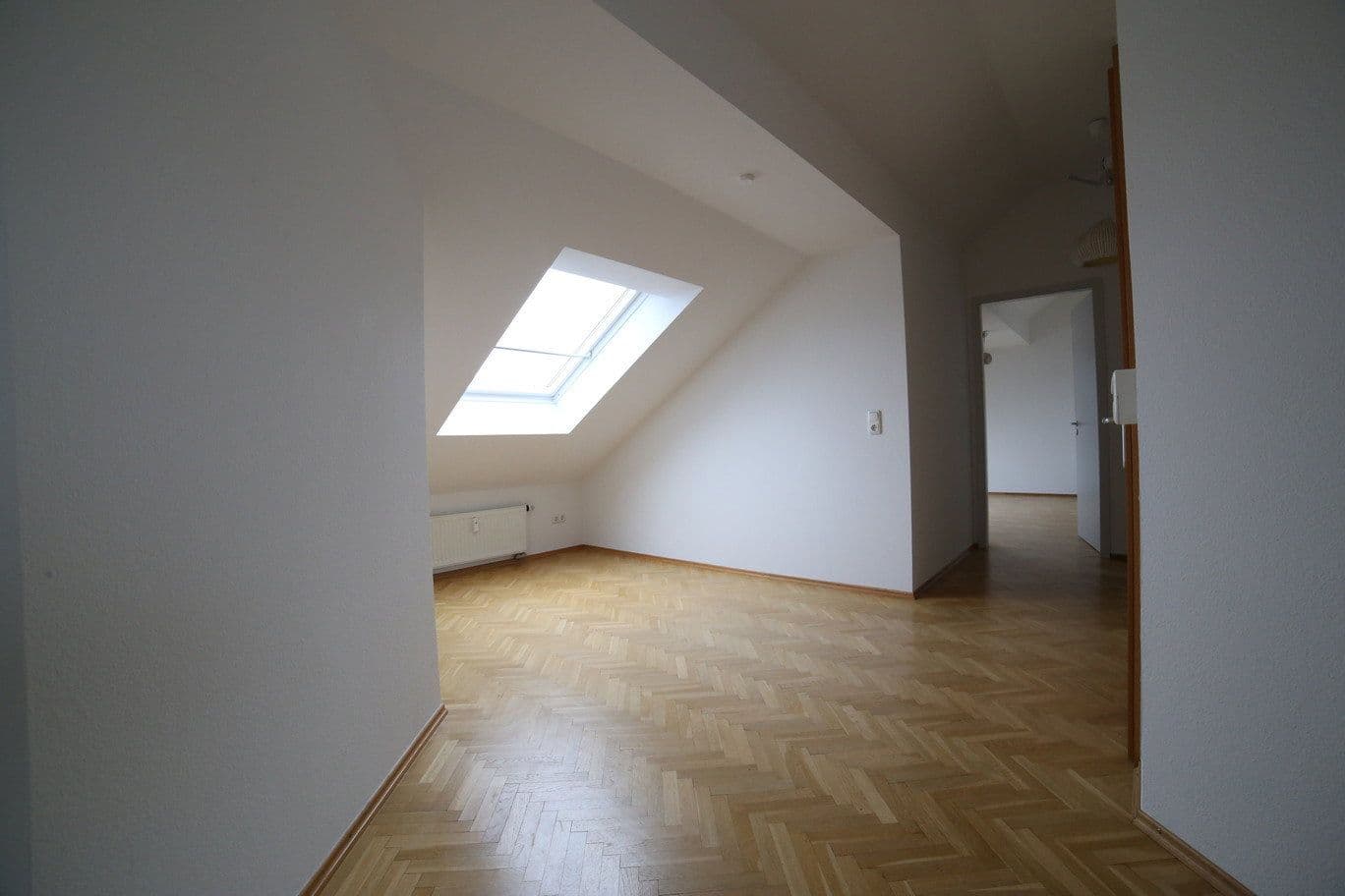 Prenájom bytu 2-izbový 80 m², Frankfurt, Hesensko Prenájom bytu 2-izbový 80 m², Frankfurt, Hesensko