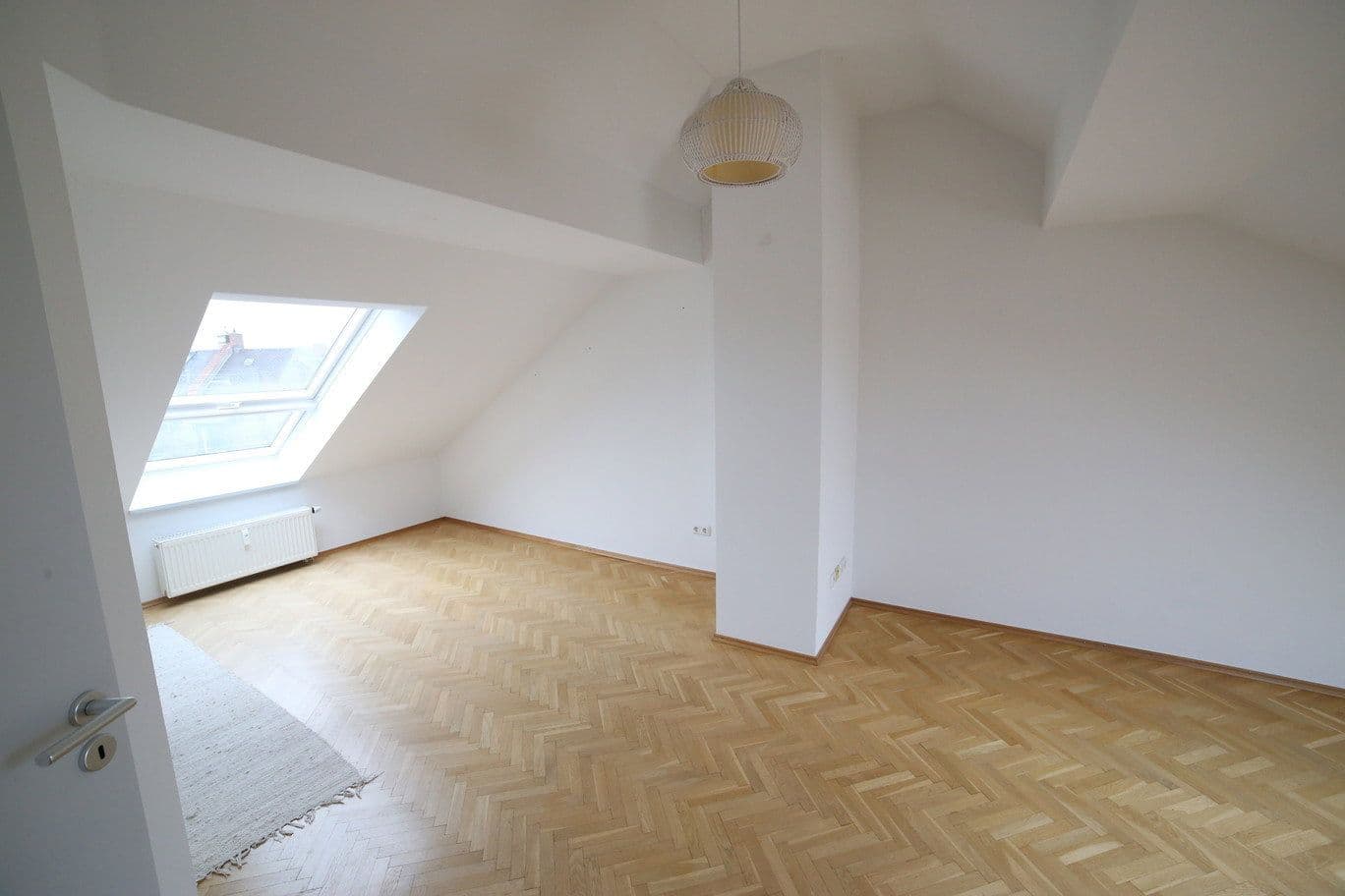 Prenájom bytu 2-izbový 80 m², Frankfurt, Hesensko Prenájom bytu 2-izbový 80 m², Frankfurt, Hesensko
