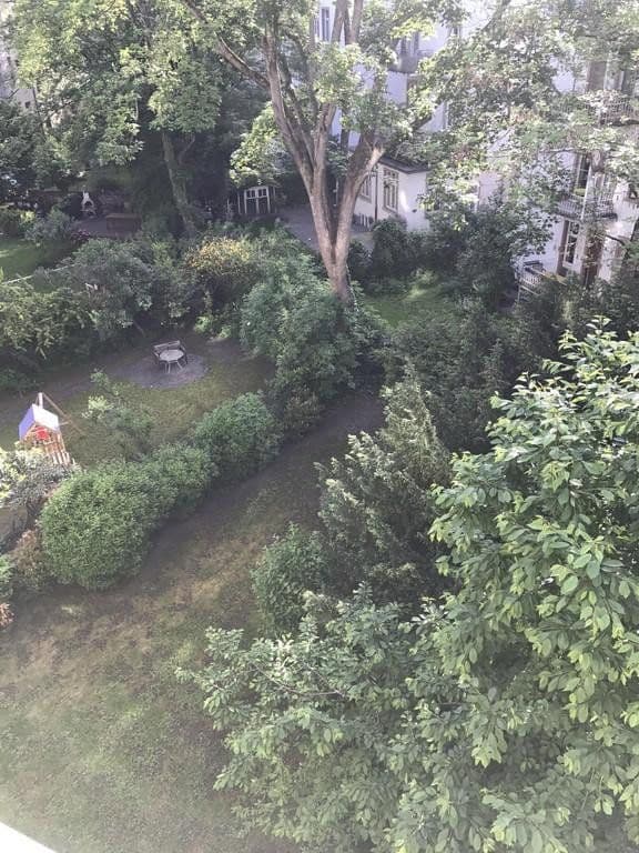 Prenájom bytu 2-izbový 80 m², Frankfurt, Hesensko Prenájom bytu 2-izbový 80 m², Frankfurt, Hesensko