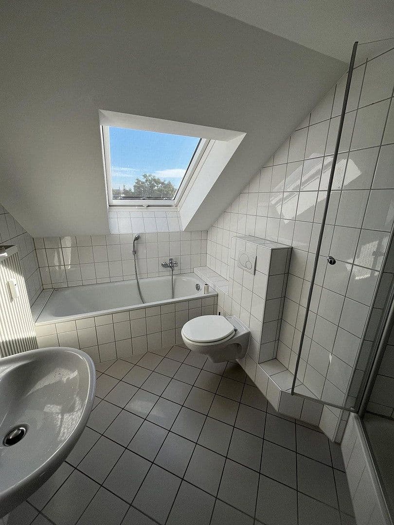 Prenájom bytu 2-izbový 80 m², Frankfurt, Hesensko Prenájom bytu 2-izbový 80 m², Frankfurt, Hesensko