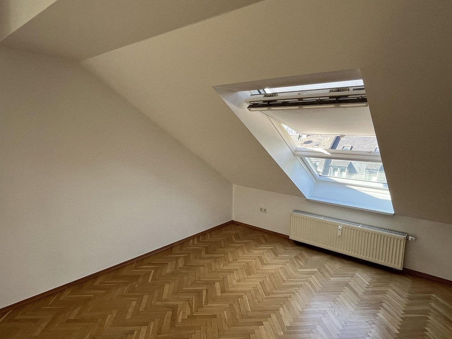 Prenájom bytu 2-izbový 80 m², Frankfurt, Hesensko Prenájom bytu 2-izbový 80 m², Frankfurt, Hesensko